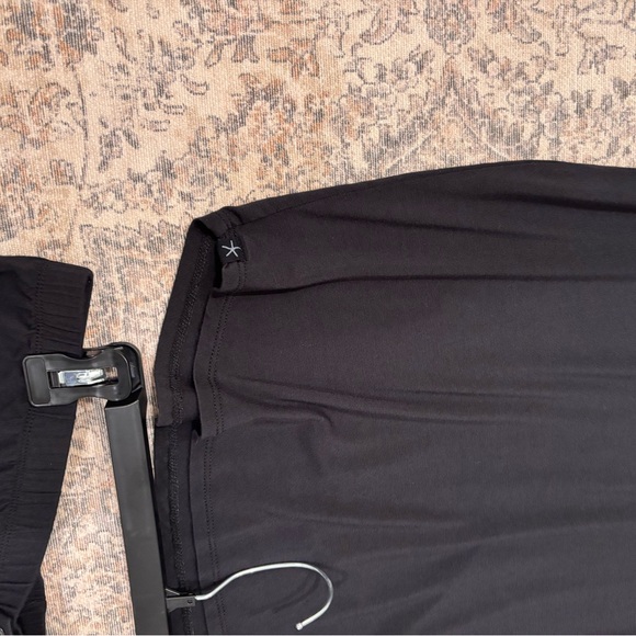 Barefoot Dreams Black Pajama Set Size Large - Picture 11 of 12